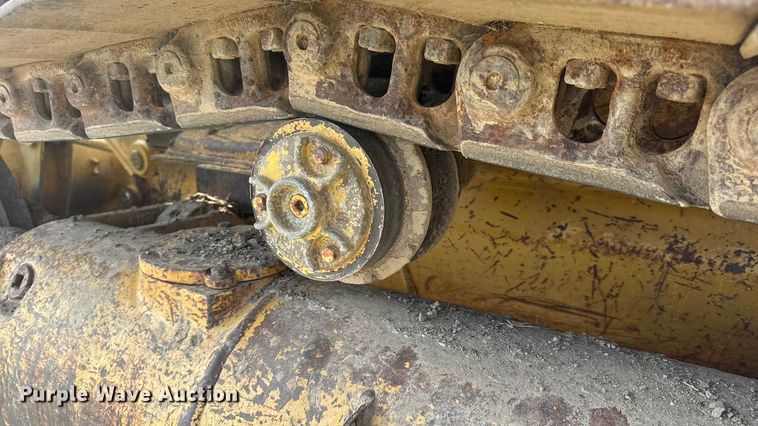 image for item EN0700 1997 Caterpillar 953C track loader