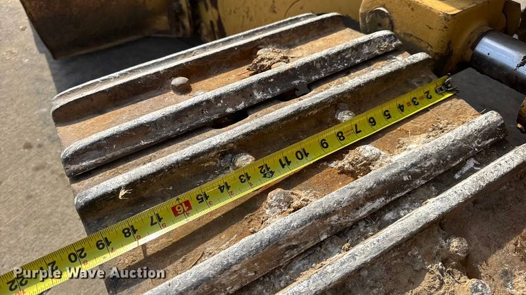 image for item EN0700 1997 Caterpillar 953C track loader