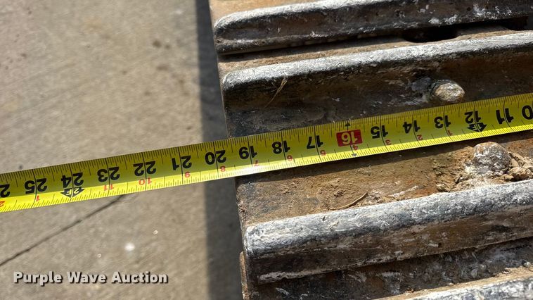 image for item EN0700 1997 Caterpillar 953C track loader