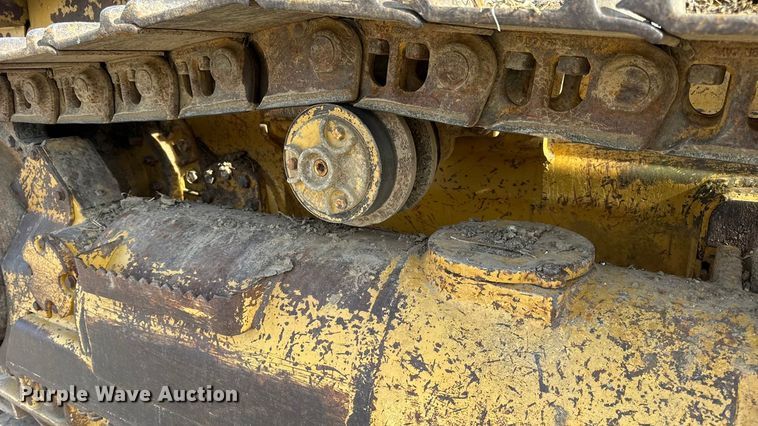 image for item EN0700 1997 Caterpillar 953C track loader