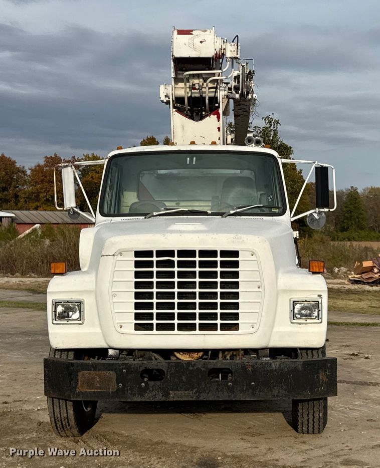 image for item EN0706 1986 Ford L9000 crane truck