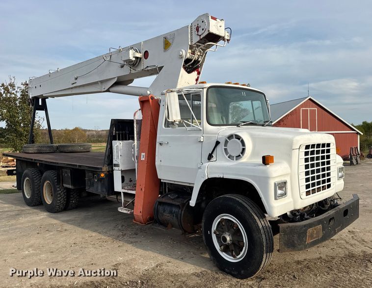 image for item EN0706 1986 Ford L9000 crane truck