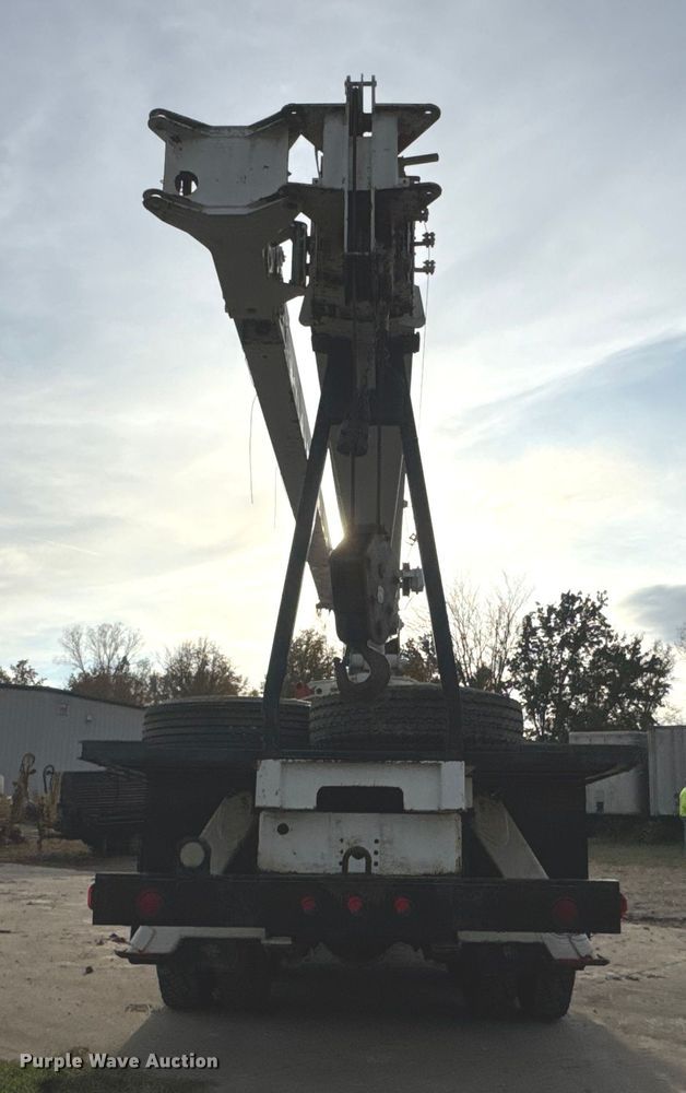 image for item EN0706 1986 Ford L9000 crane truck