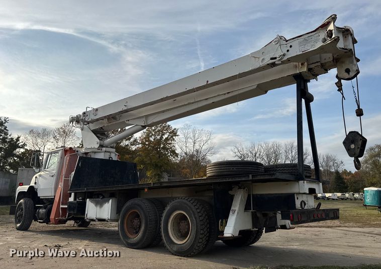 image for item EN0706 1986 Ford L9000 crane truck