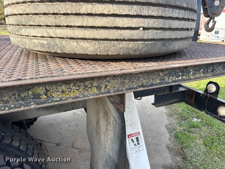 image for item EN0706 1986 Ford L9000 crane truck