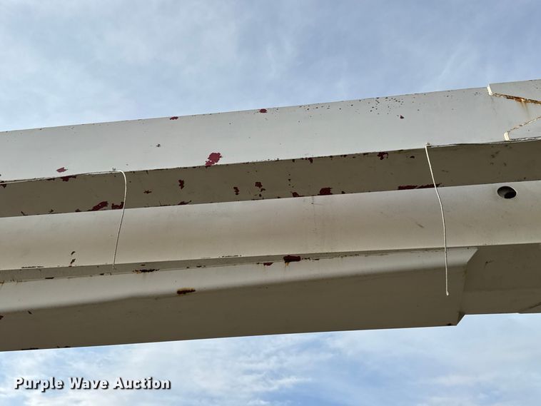 image for item EN0706 1986 Ford L9000 crane truck