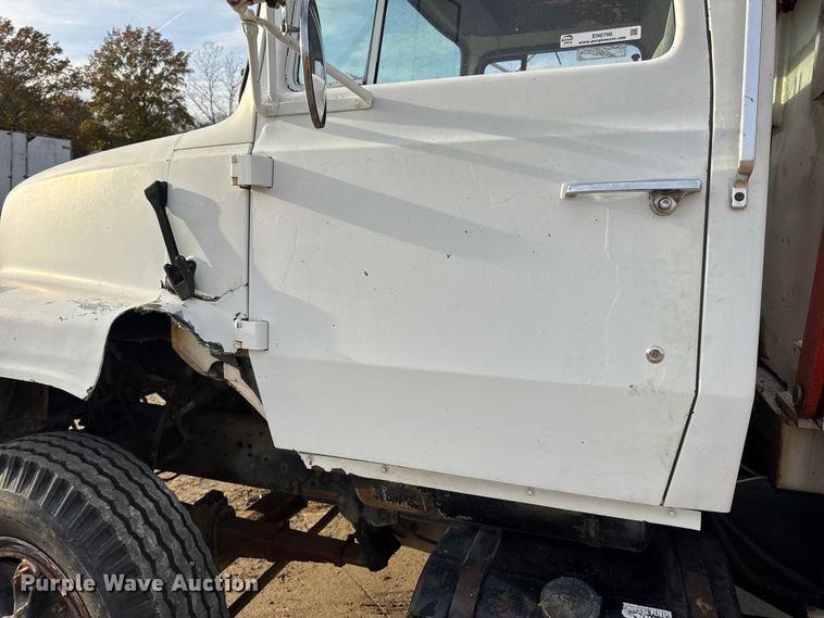 image for item EN0706 1986 Ford L9000 crane truck