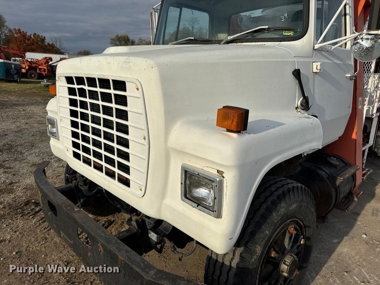 image for item EN0706 1986 Ford L9000 crane truck
