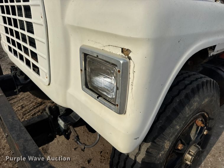 image for item EN0706 1986 Ford L9000 crane truck