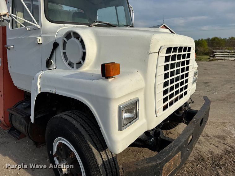 image for item EN0706 1986 Ford L9000 crane truck