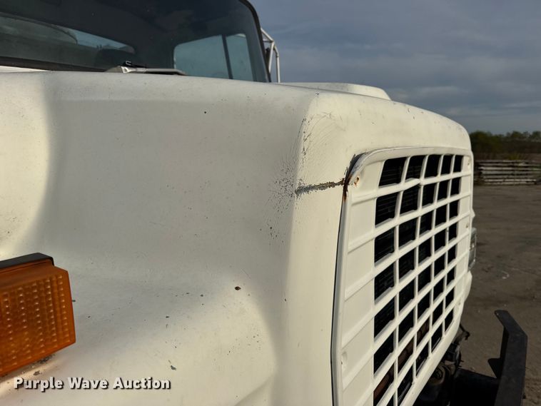 image for item EN0706 1986 Ford L9000 crane truck