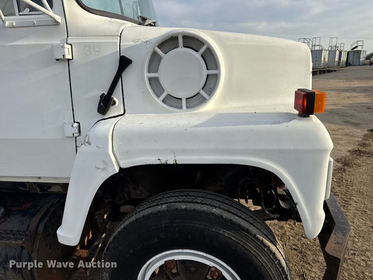 image for item EN0706 1986 Ford L9000 crane truck