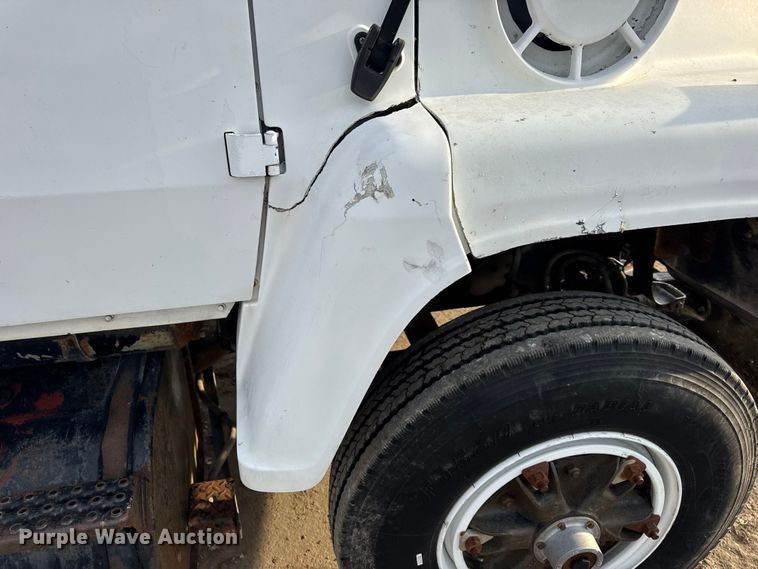 image for item EN0706 1986 Ford L9000 crane truck