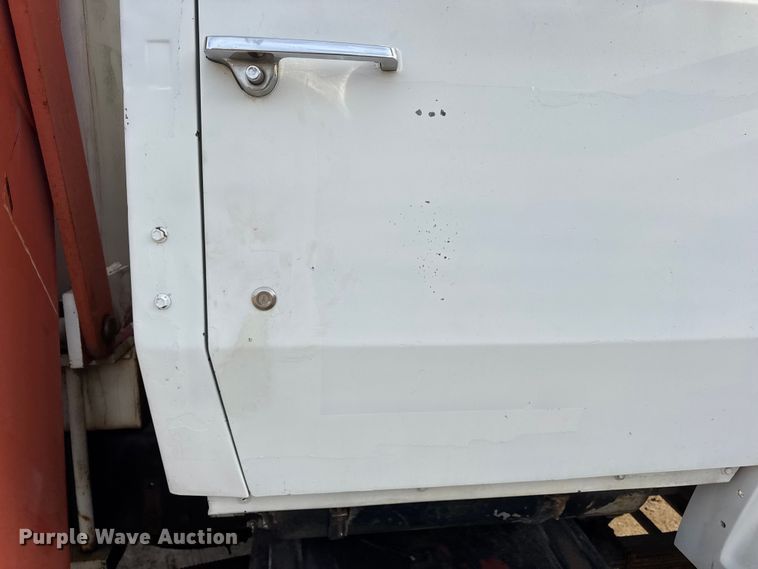 image for item EN0706 1986 Ford L9000 crane truck