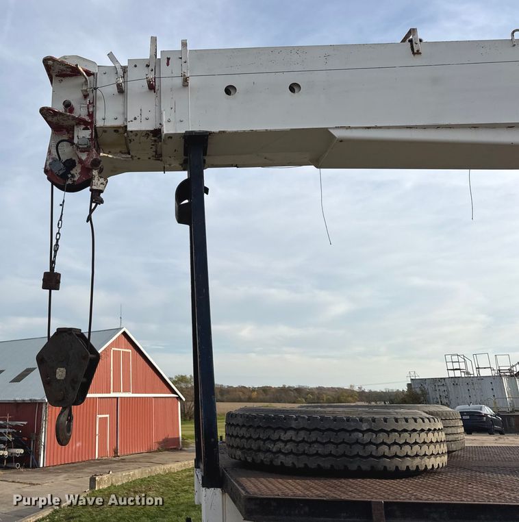 image for item EN0706 1986 Ford L9000 crane truck