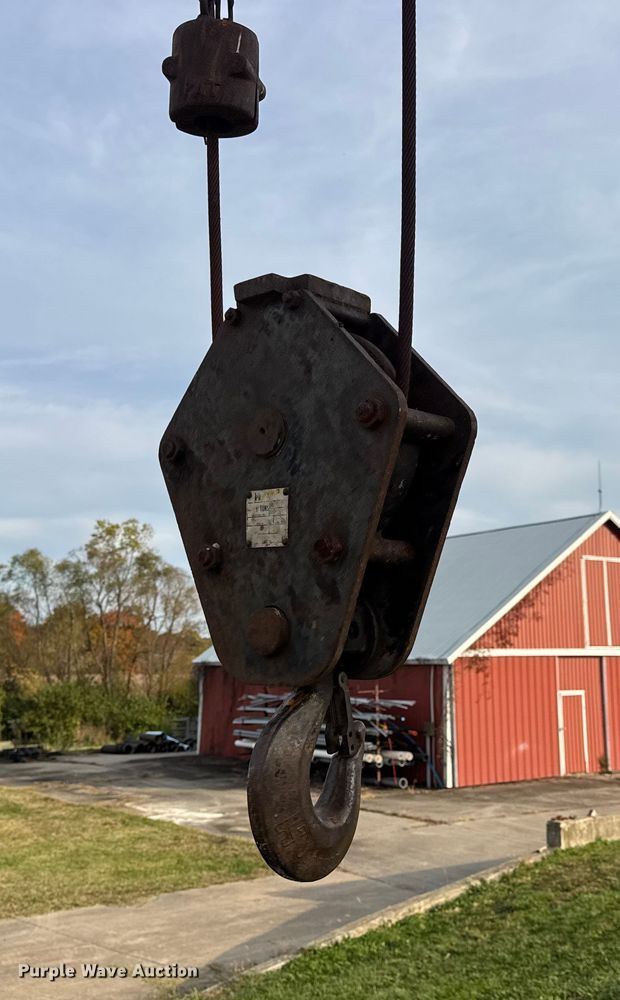 image for item EN0706 1986 Ford L9000 crane truck