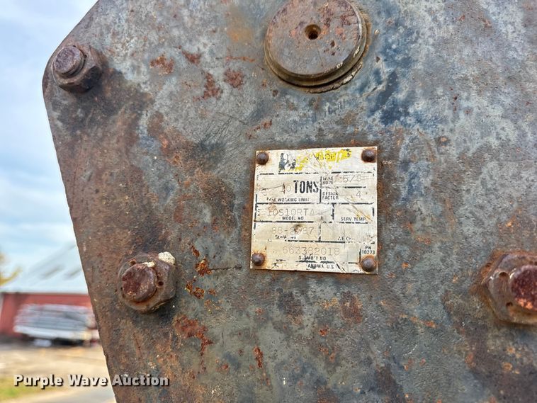 image for item EN0706 1986 Ford L9000 crane truck