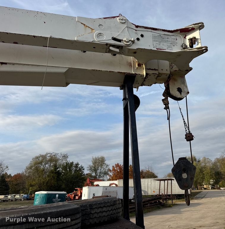 image for item EN0706 1986 Ford L9000 crane truck