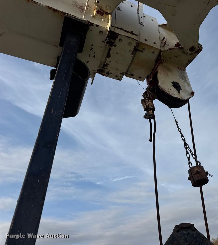 image for item EN0706 1986 Ford L9000 crane truck