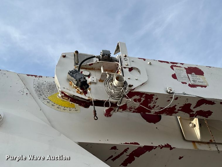 image for item EN0706 1986 Ford L9000 crane truck