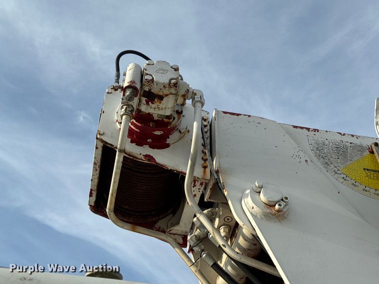 image for item EN0706 1986 Ford L9000 crane truck