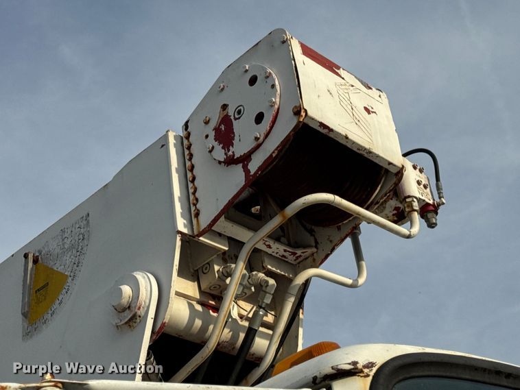 image for item EN0706 1986 Ford L9000 crane truck