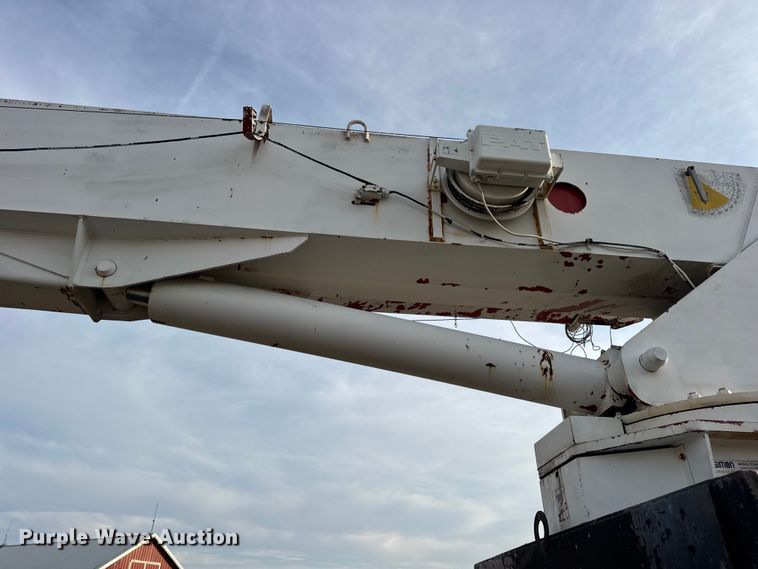 image for item EN0706 1986 Ford L9000 crane truck