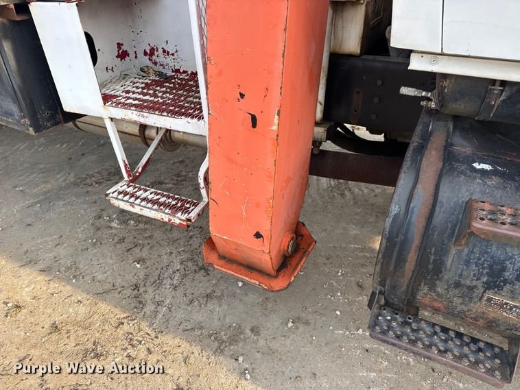 image for item EN0706 1986 Ford L9000 crane truck