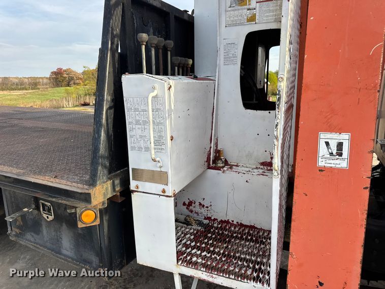 image for item EN0706 1986 Ford L9000 crane truck