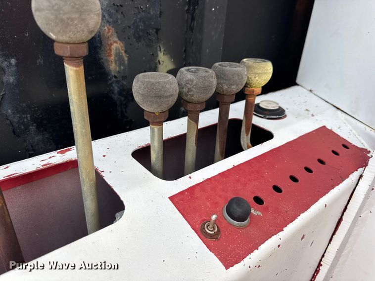 image for item EN0706 1986 Ford L9000 crane truck