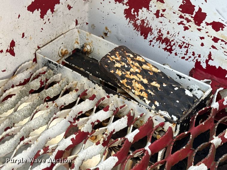 image for item EN0706 1986 Ford L9000 crane truck