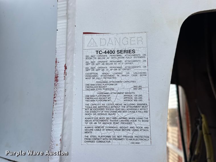 image for item EN0706 1986 Ford L9000 crane truck