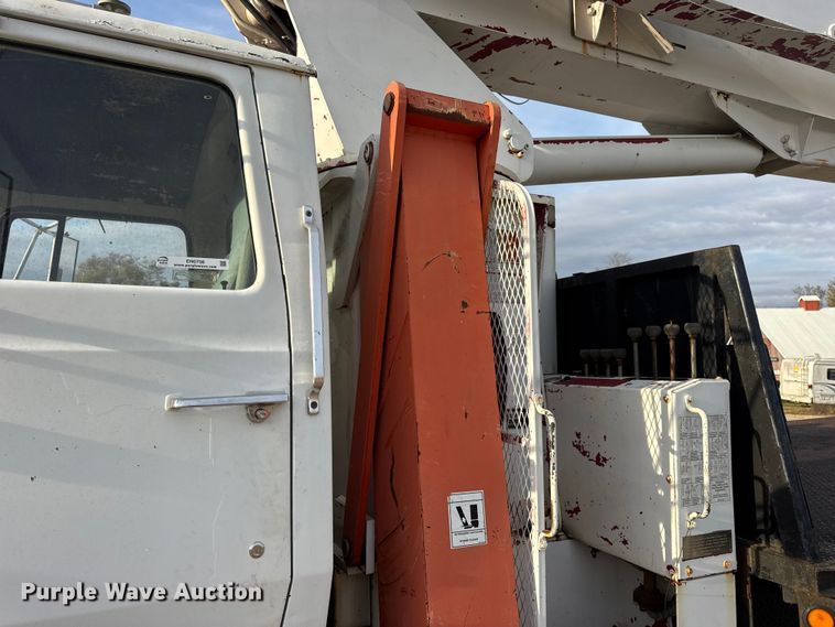 image for item EN0706 1986 Ford L9000 crane truck
