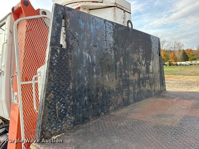 image for item EN0706 1986 Ford L9000 crane truck