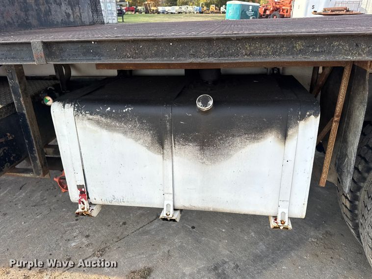 image for item EN0706 1986 Ford L9000 crane truck