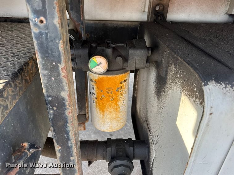 image for item EN0706 1986 Ford L9000 crane truck