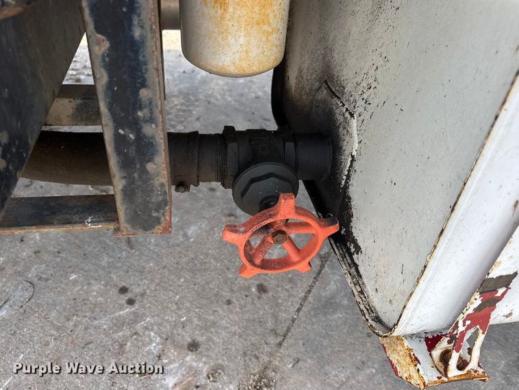 image for item EN0706 1986 Ford L9000 crane truck