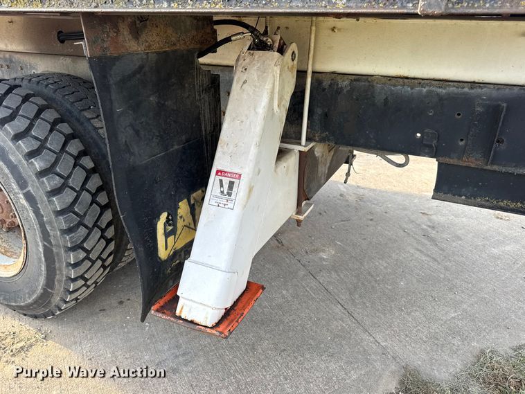 image for item EN0706 1986 Ford L9000 crane truck