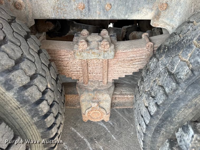 image for item EN0706 1986 Ford L9000 crane truck