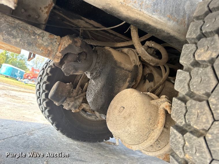 image for item EN0706 1986 Ford L9000 crane truck