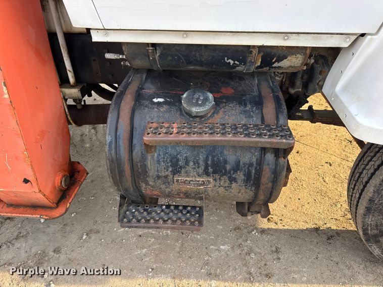 image for item EN0706 1986 Ford L9000 crane truck