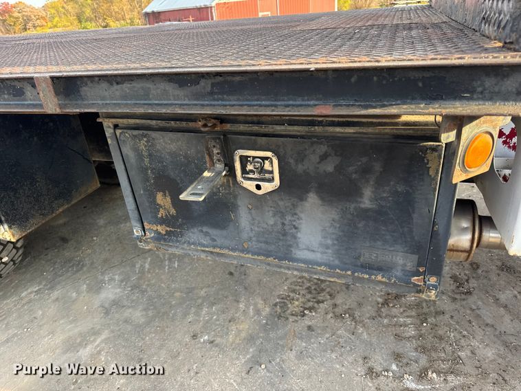 image for item EN0706 1986 Ford L9000 crane truck