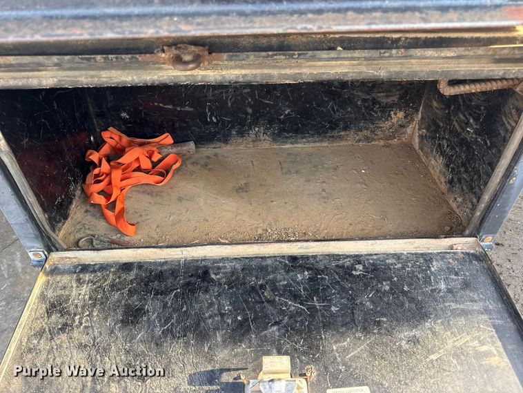 image for item EN0706 1986 Ford L9000 crane truck