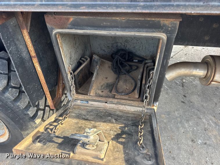 image for item EN0706 1986 Ford L9000 crane truck