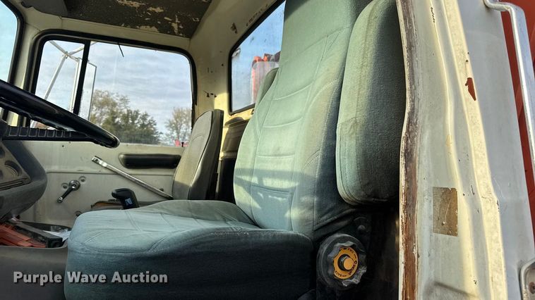 image for item EN0706 1986 Ford L9000 crane truck