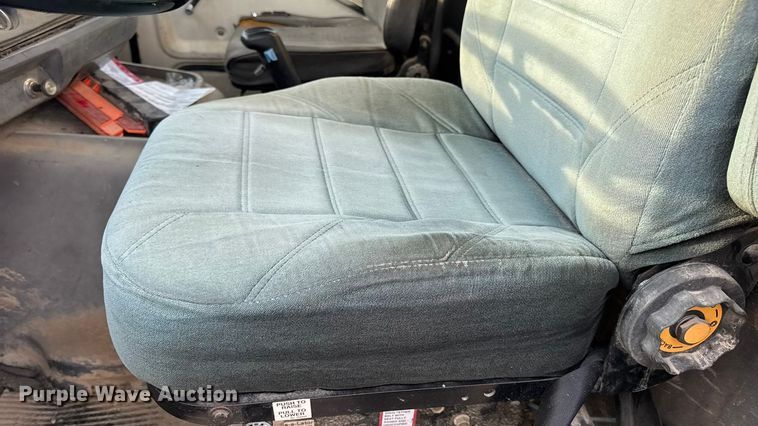 image for item EN0706 1986 Ford L9000 crane truck