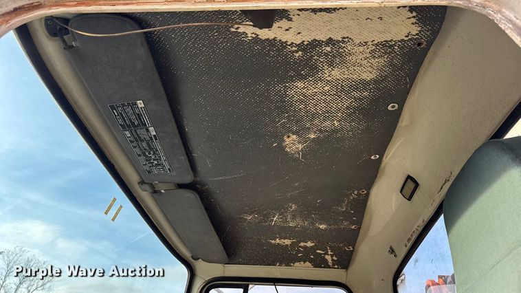 image for item EN0706 1986 Ford L9000 crane truck