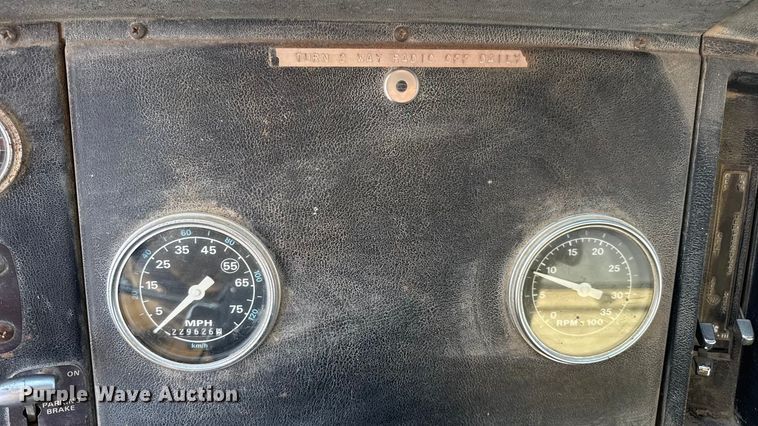 image for item EN0706 1986 Ford L9000 crane truck