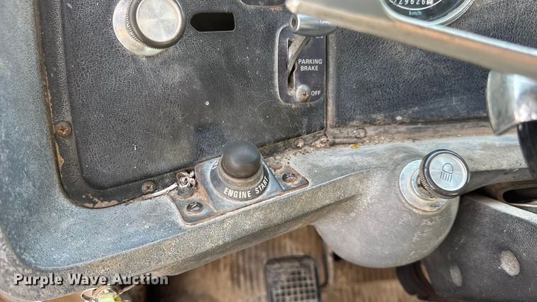 image for item EN0706 1986 Ford L9000 crane truck