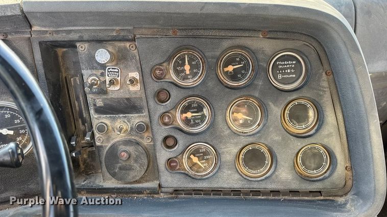 image for item EN0706 1986 Ford L9000 crane truck